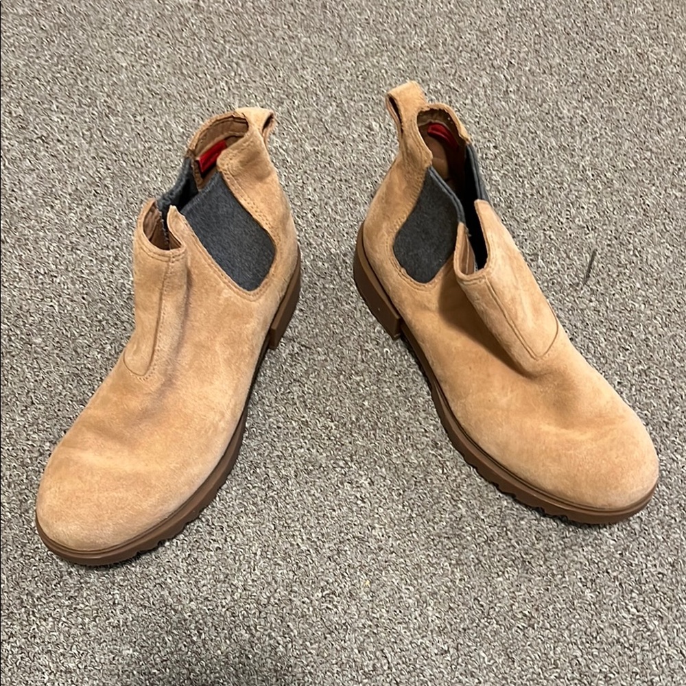 Sorel Light Tan Suede Chukka Boots
